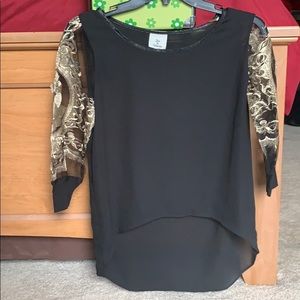 Quarter sleeve shirt